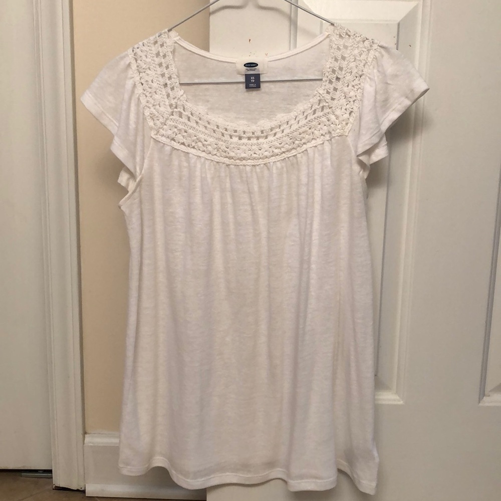White tee